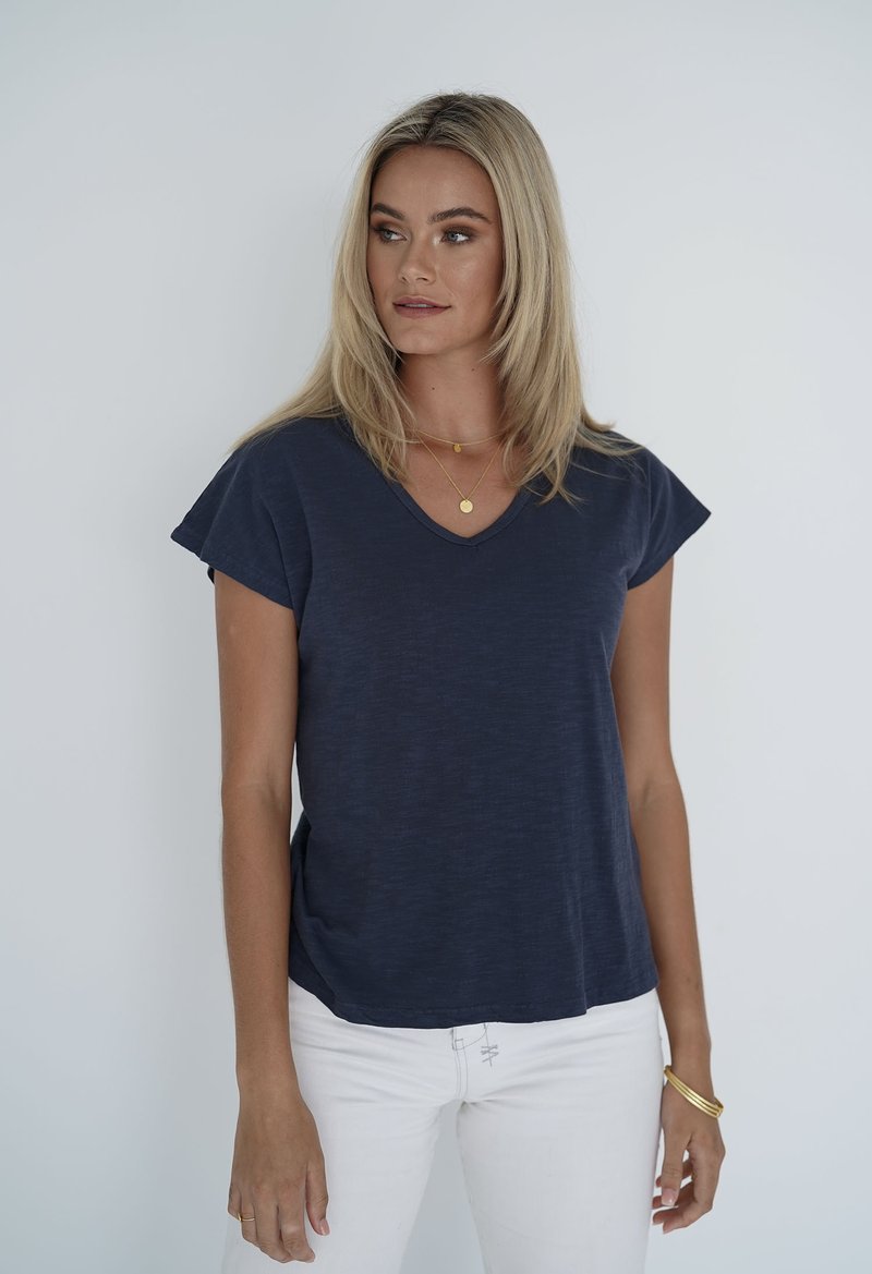 Humidity | Must Have V Neck Tee | Navy