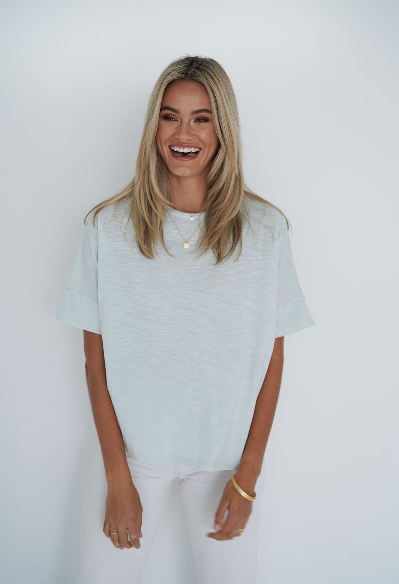 Humidity | Dippy Tee in Mint