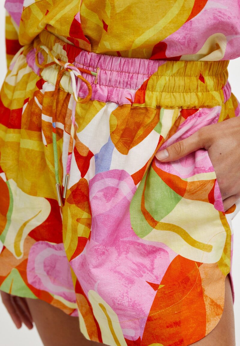 Kinney Juniper Short Abstract Capri - Image 4