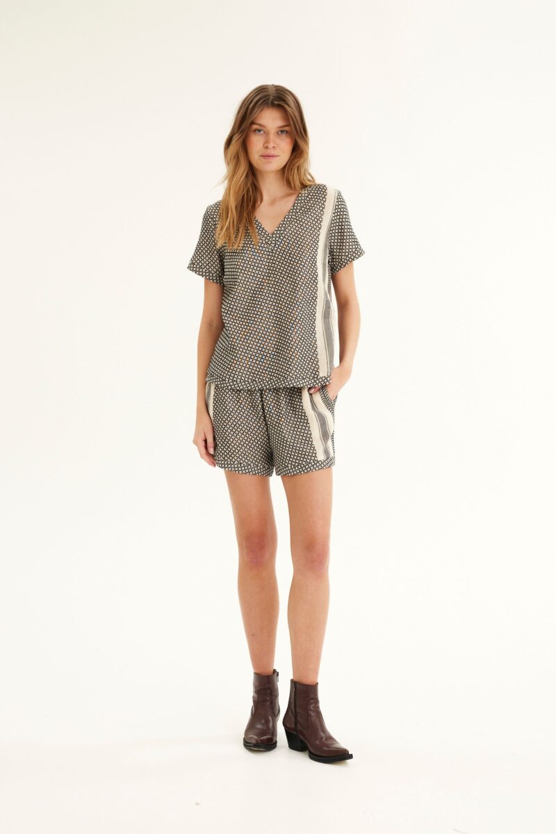 Summery Copenhagen Shorts Ecru and Black