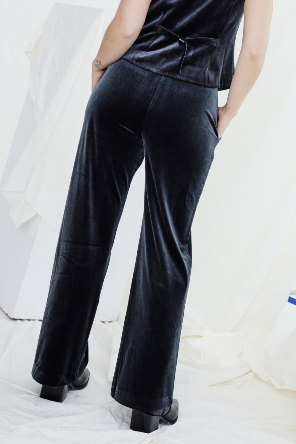 Surrey Velvet Pants Pewter 3 e1746423293516