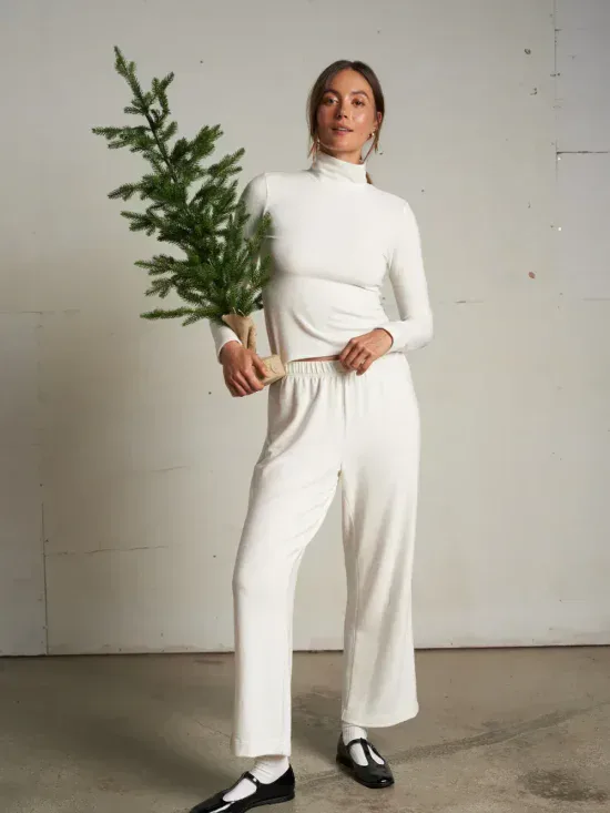 Perfect White Tee Marcie Brushed Jersey Straight Leg Pant in Sugar